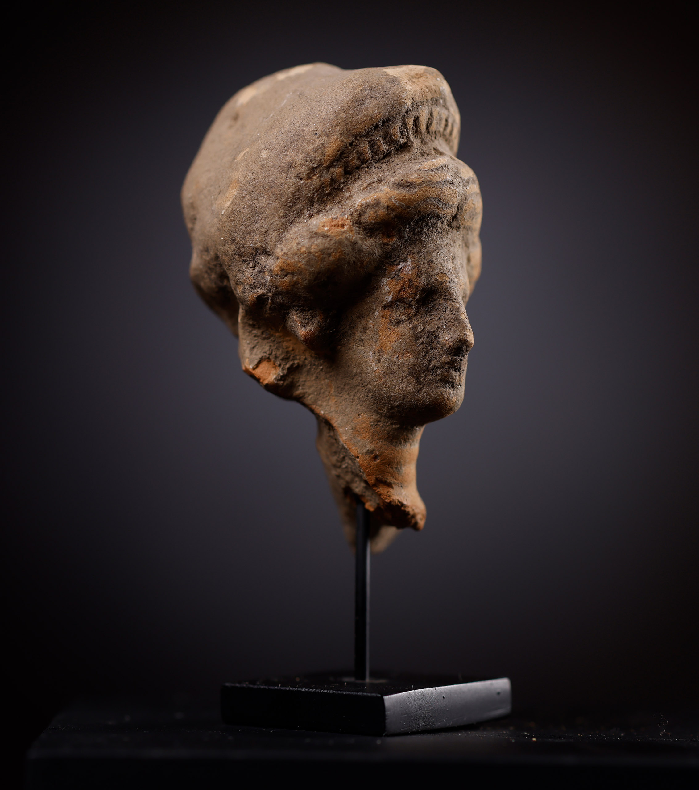 Cabeza femenina de Terracota - Imagen 4