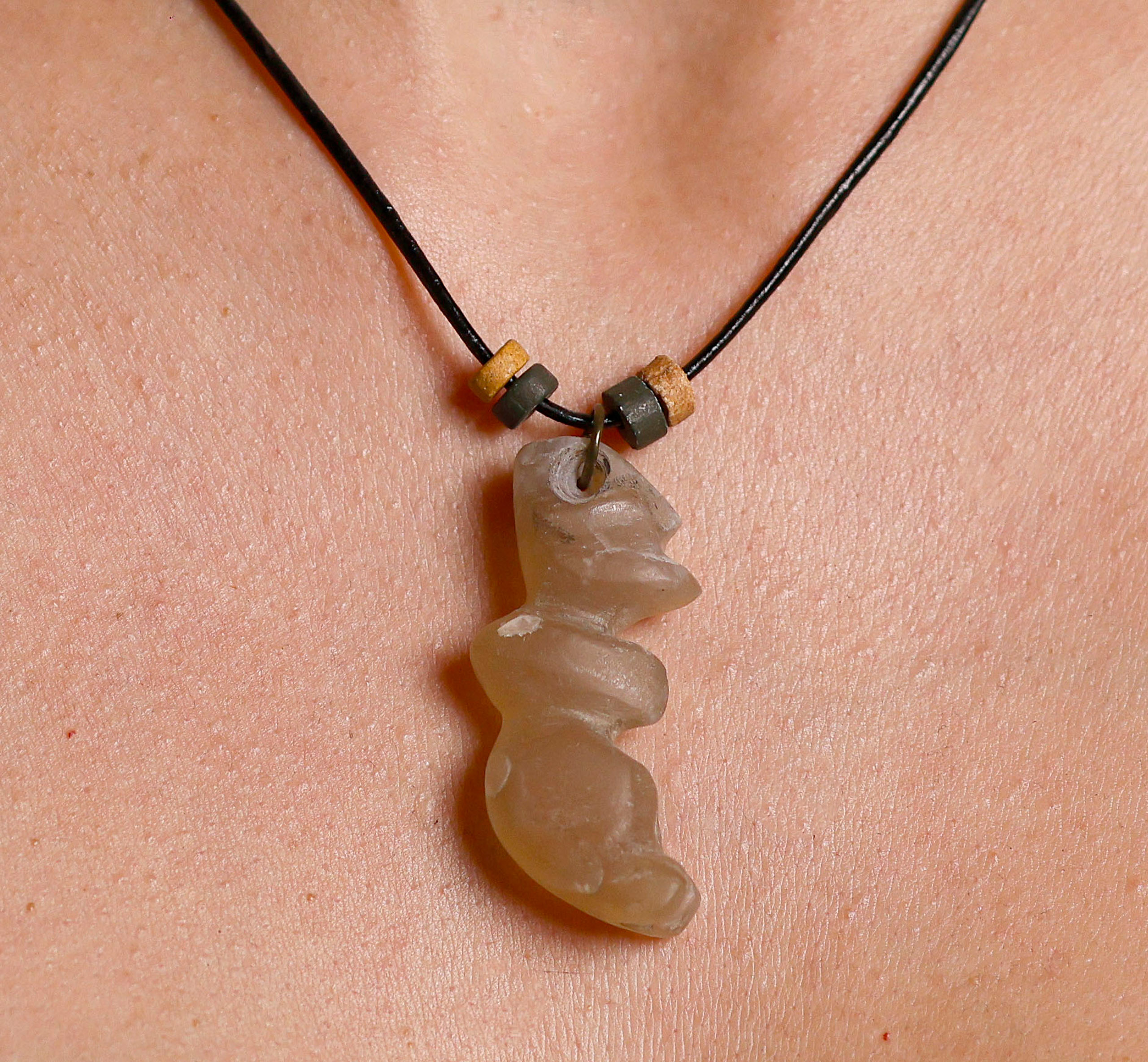 Collar precolombino antropomorfo - Imagen 3