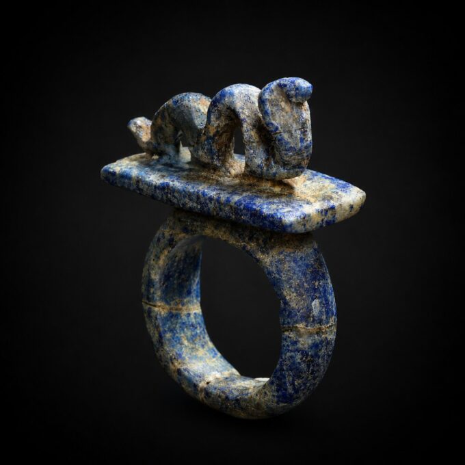 Anillo con la divinidad Uraeus - Galería F. Cervera - E-1545