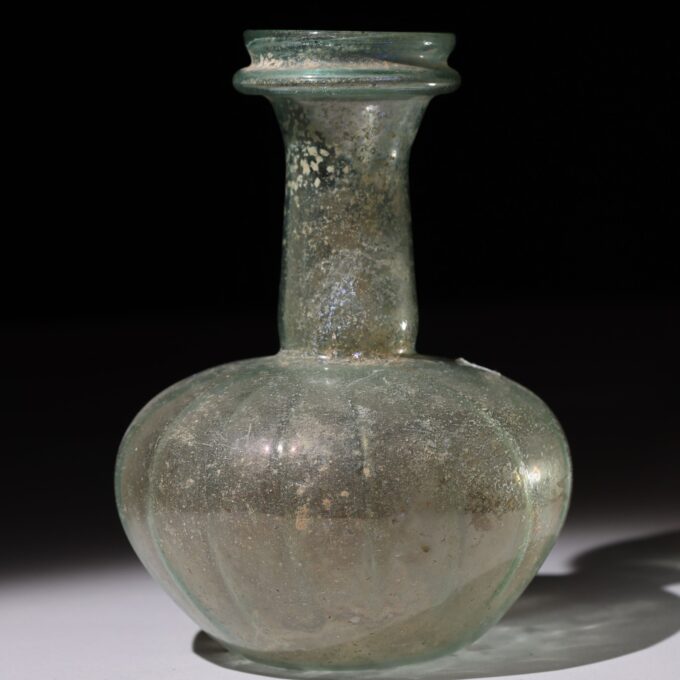 Botella en vidrio gallonada - Galería F. Cervera - R-480