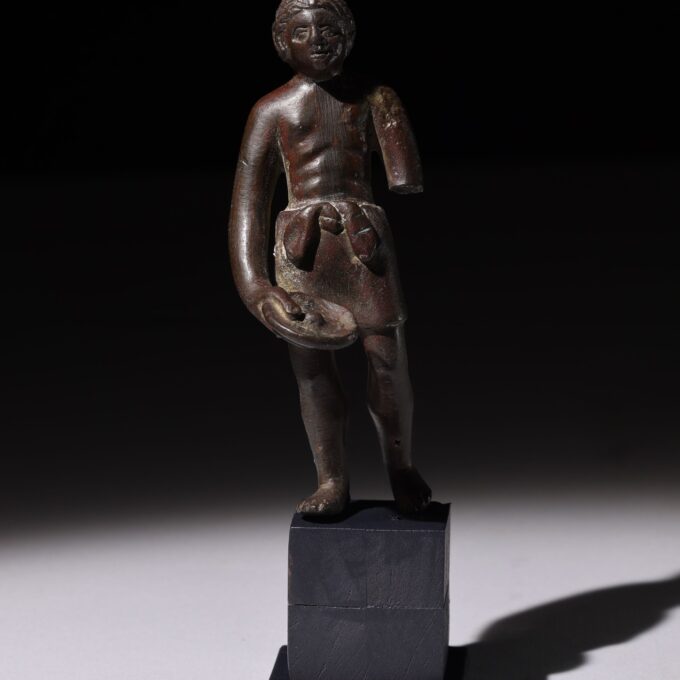 Figura en bronce de un Haruspex, Etrusco - Galería F. Cervera - ET-042