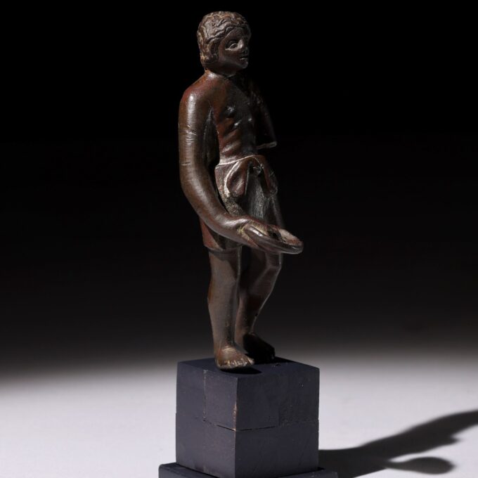 Figura en bronce de un Haruspex, Etrusco - Galería F. Cervera - ET-042