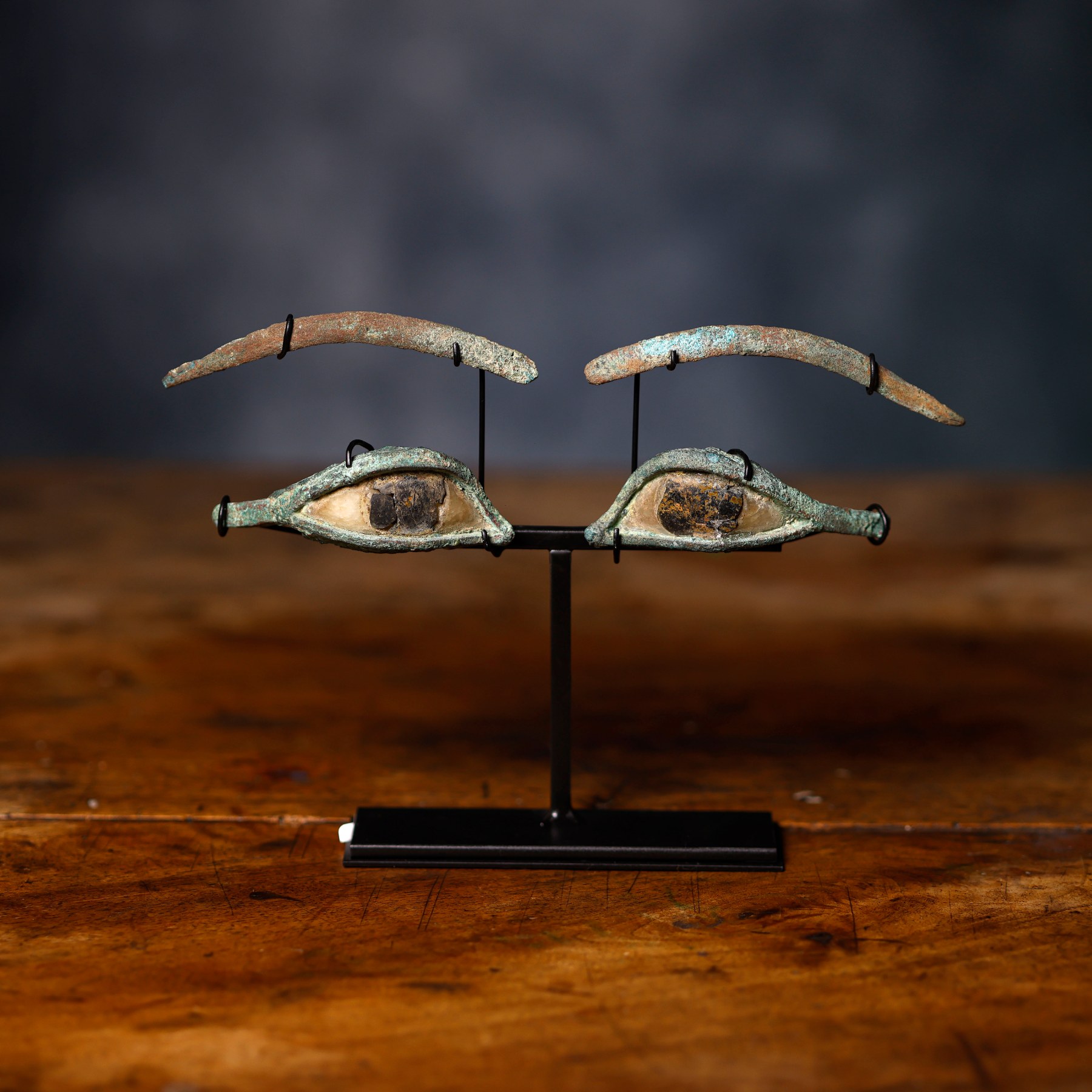 Ojos egipcios de sarcófago - Galería F. Cervera - E-1475