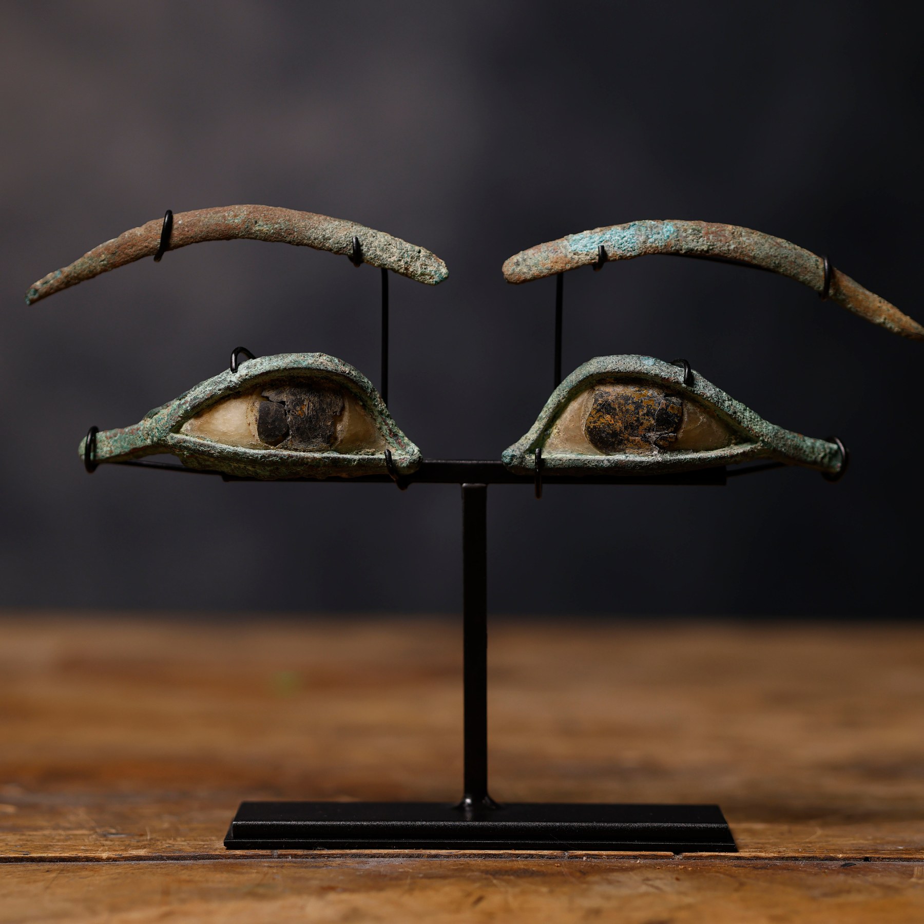 Ojos egipcios de sarcófago - Galería F. Cervera - E-1475
