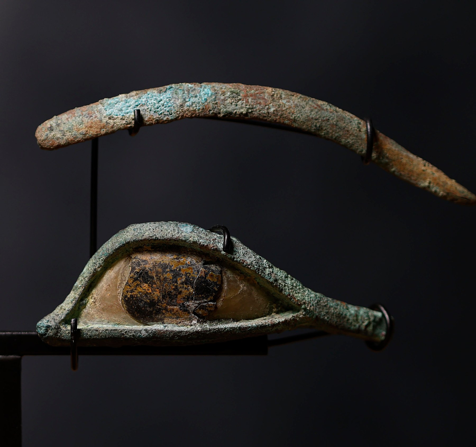 Ojos egipcios de sarcófago - Galería F. Cervera - E-1475