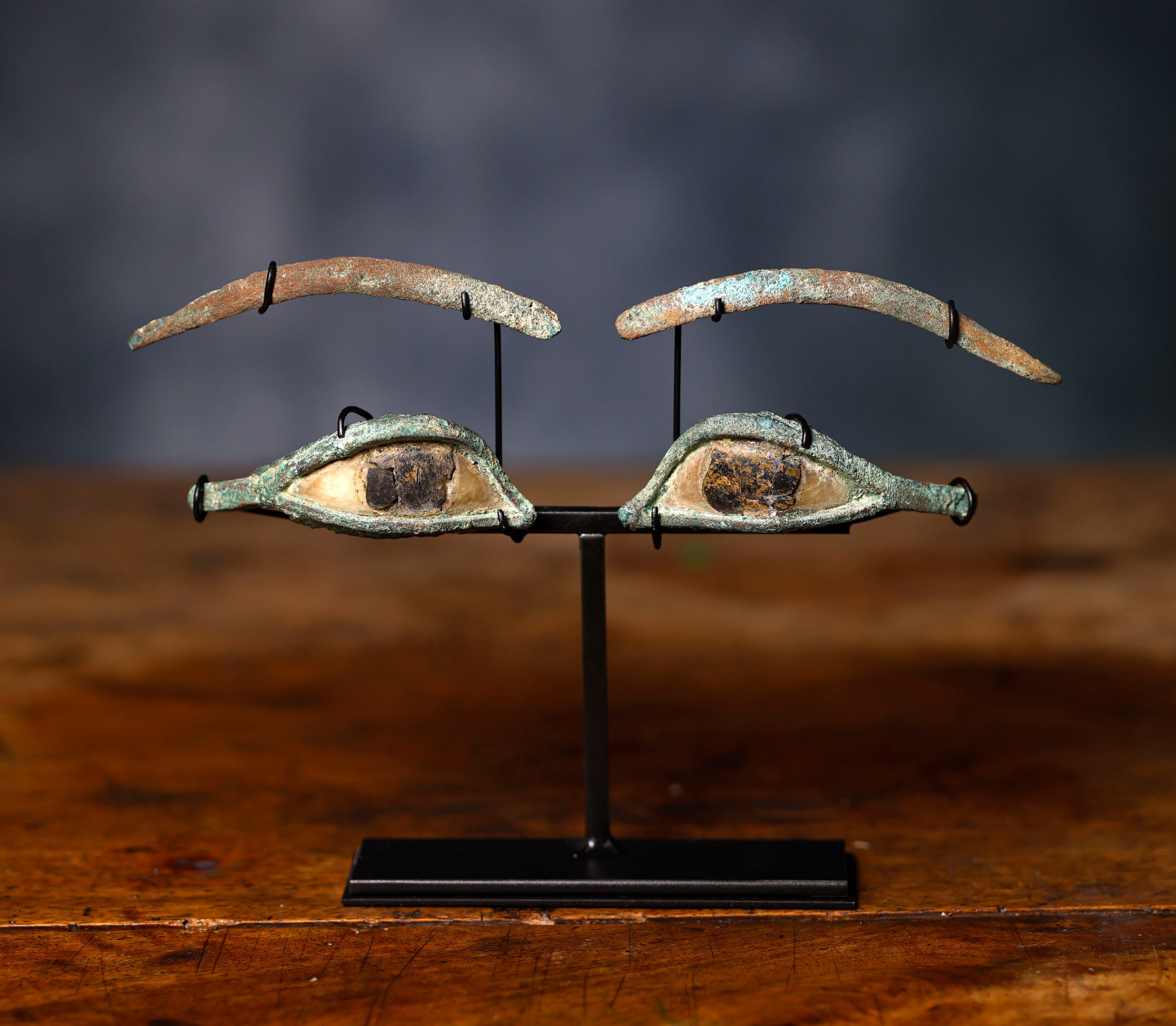 Ojos egipcios de sarcófago - Galería F. Cervera - E-1475
