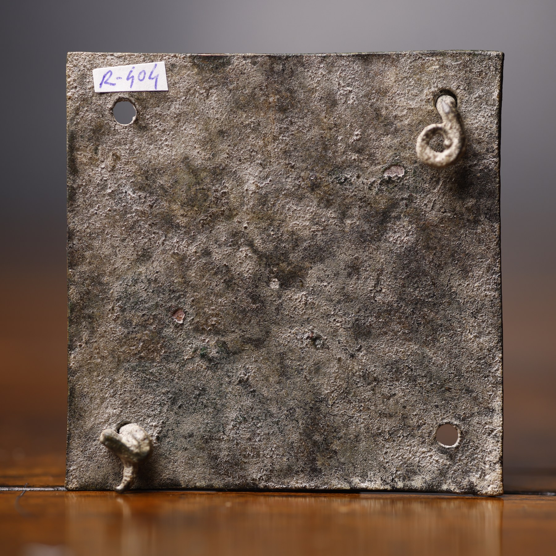 Placa romana con representación de un cazador de pájaros - Galería F. Cervera - R-404
