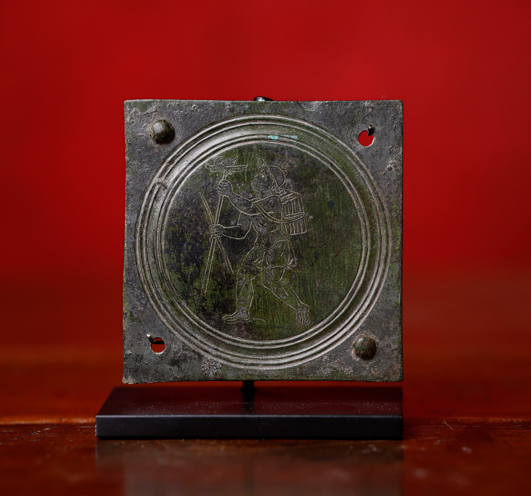 Placa romana con representación de un cazador de pájaros - Galería F. Cervera - R-404