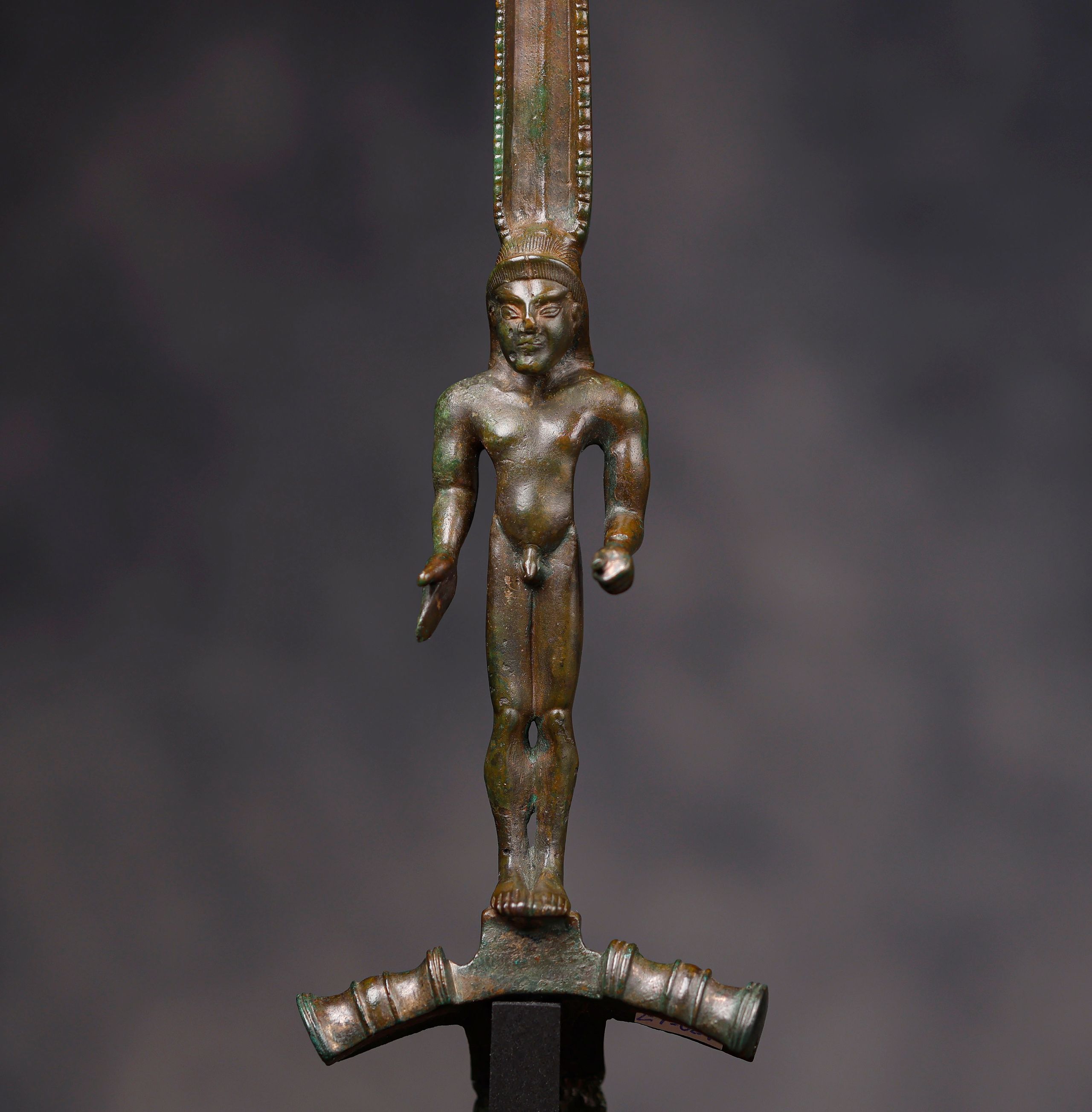 Asa de recipiente con Kouros y Cabeza de Íbice - Imagen 19