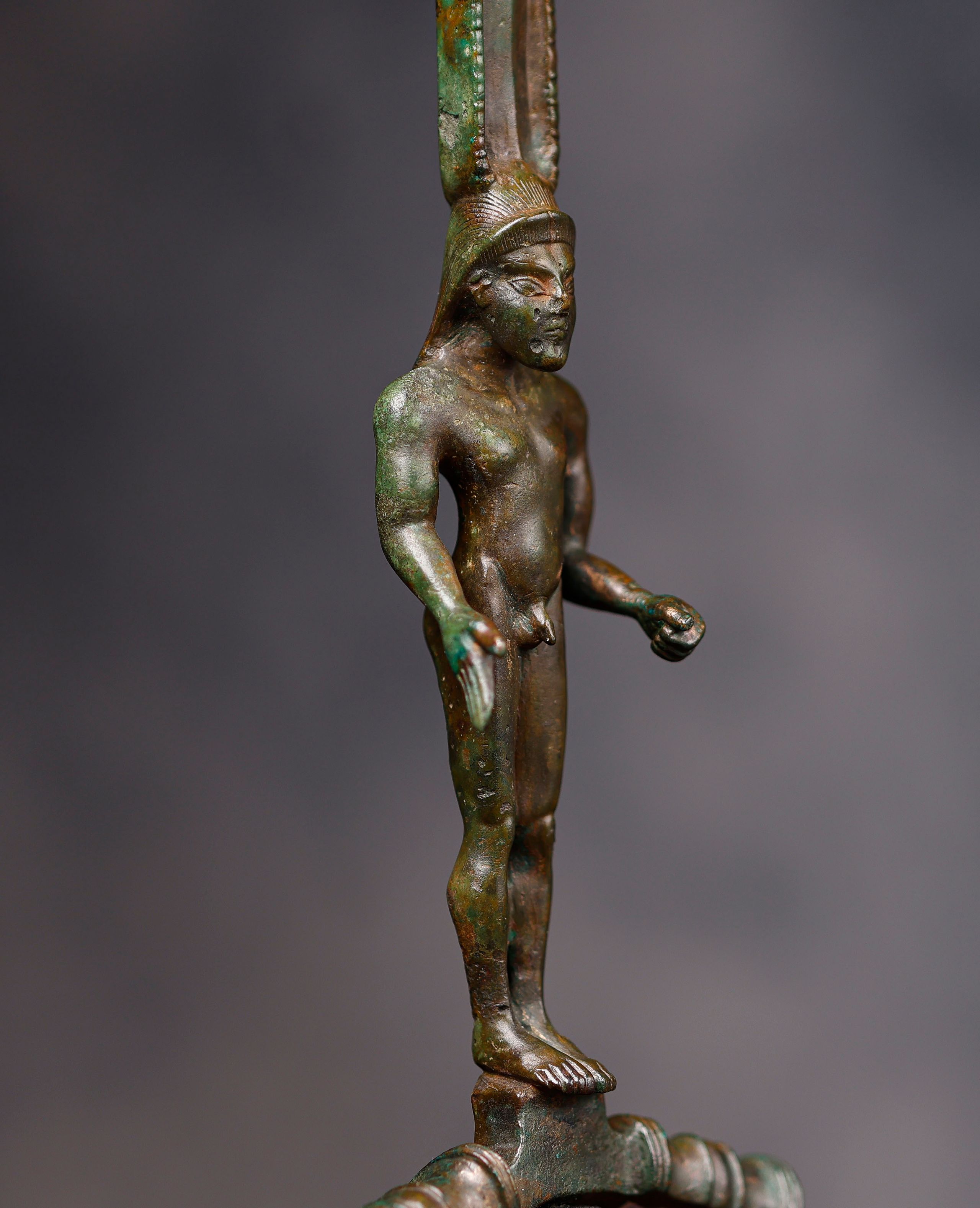 Asa de recipiente con Kouros y Cabeza de Íbice - Imagen 11