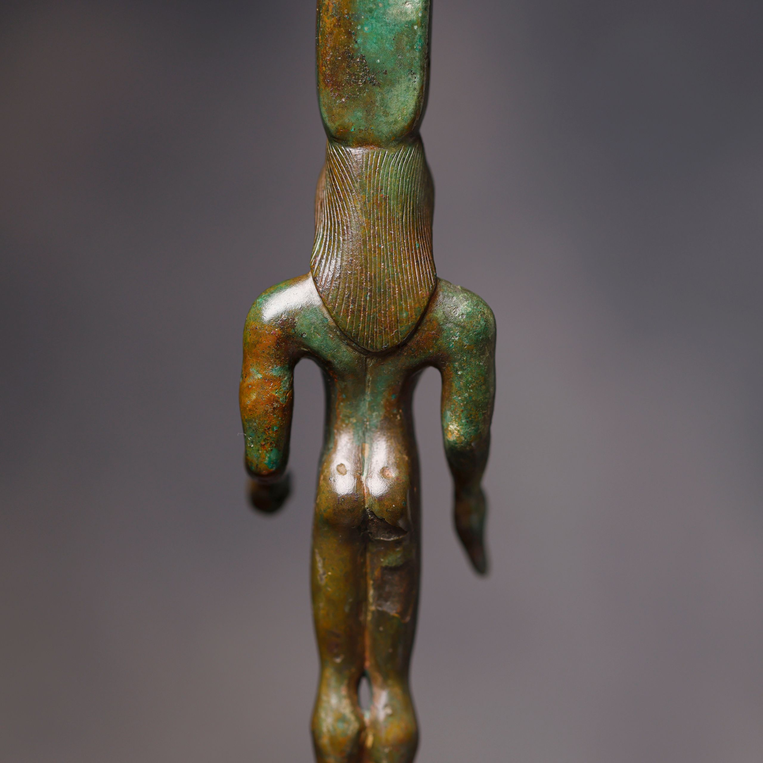 Asa de recipiente con Kouros y Cabeza de Íbice - Imagen 18