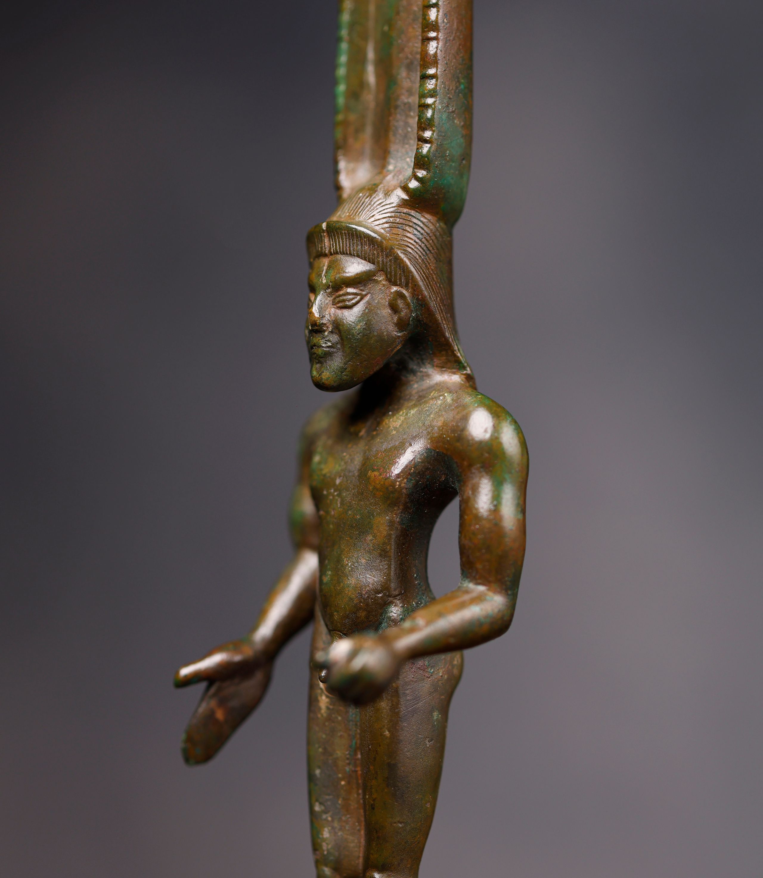 Asa de recipiente con Kouros y Cabeza de Íbice - Imagen 14