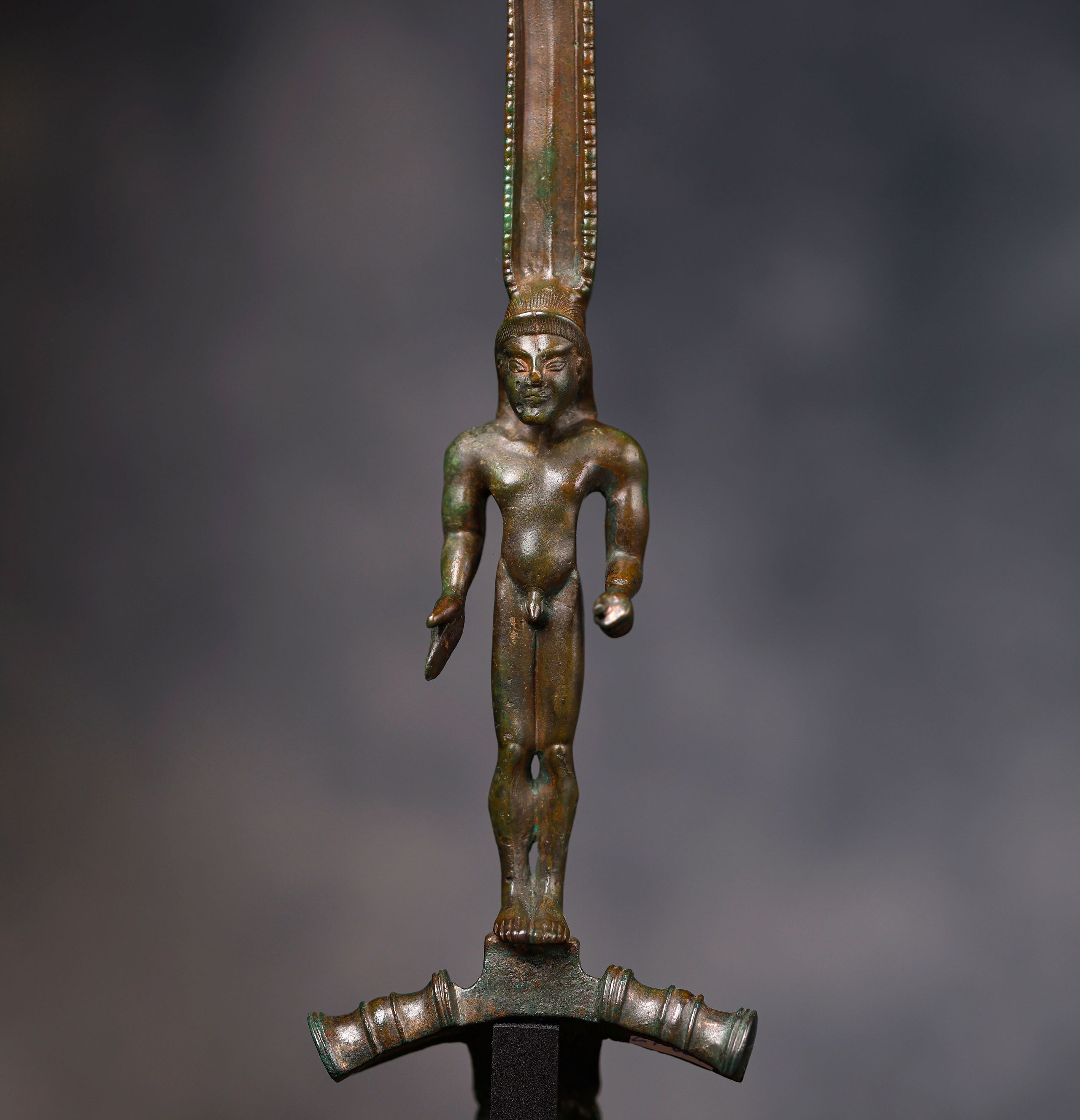 Asa de recipiente con Kouros y Cabeza de Íbice - Imagen 10
