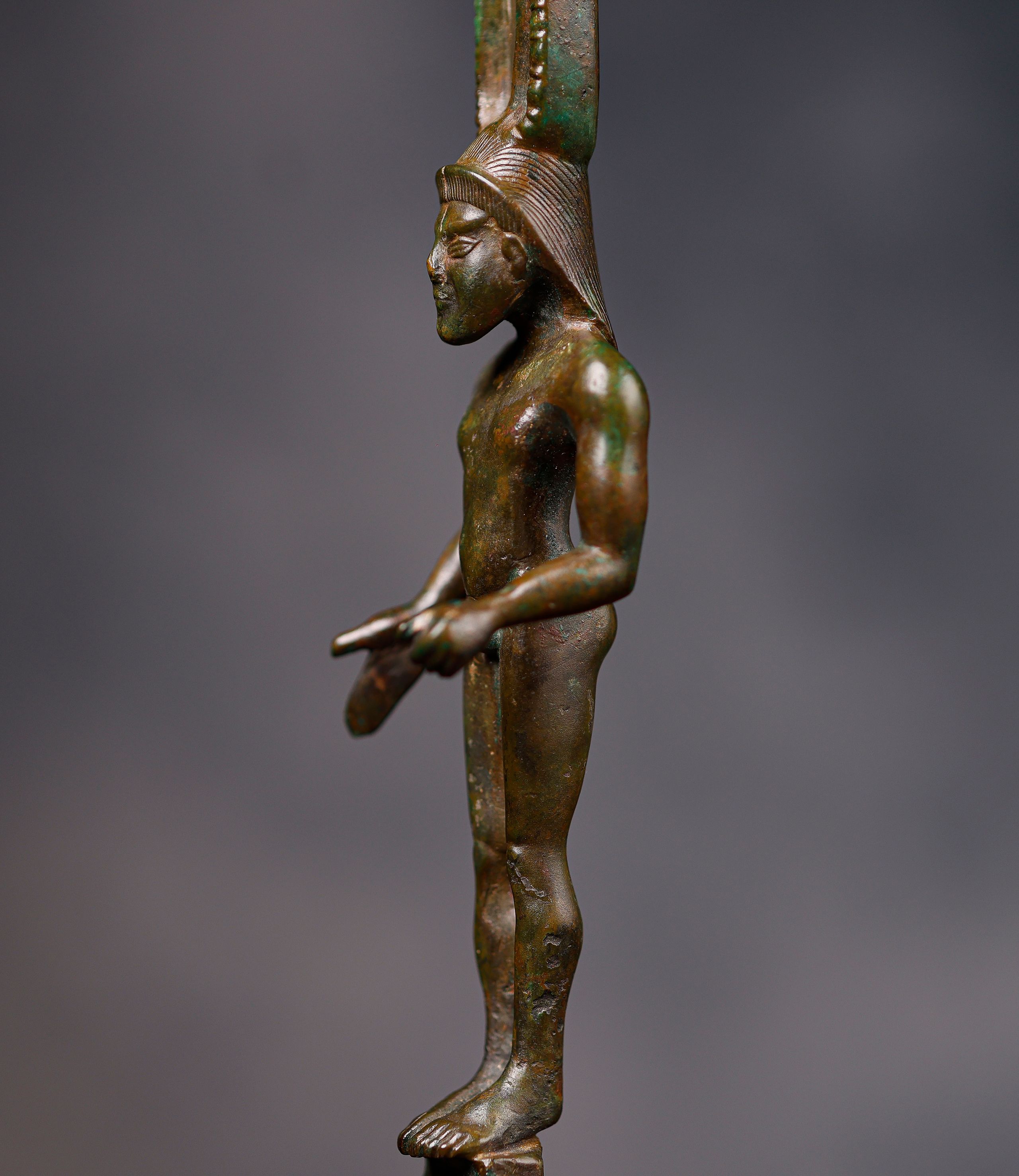 Asa de recipiente con Kouros y Cabeza de Íbice - Imagen 7
