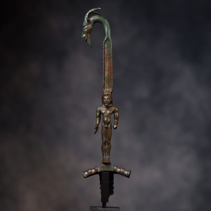 Asa etrusca con kouros y cérvido en bronce — ET-021 — Galería F. Cervera